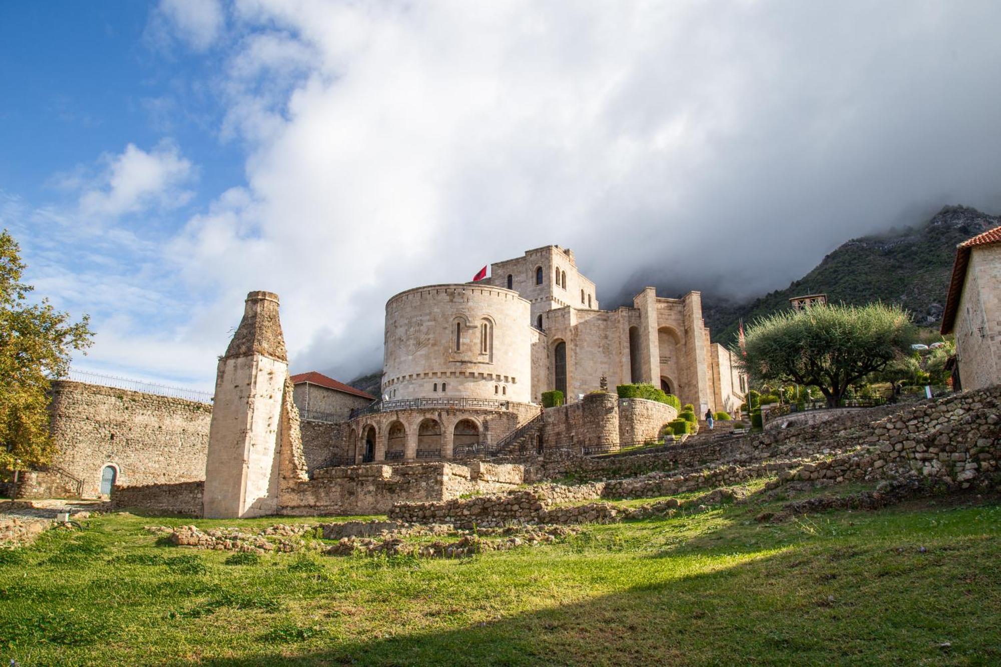 Kruja Albergo Diffuso , Inside Kruja Castle Экстерьер фото