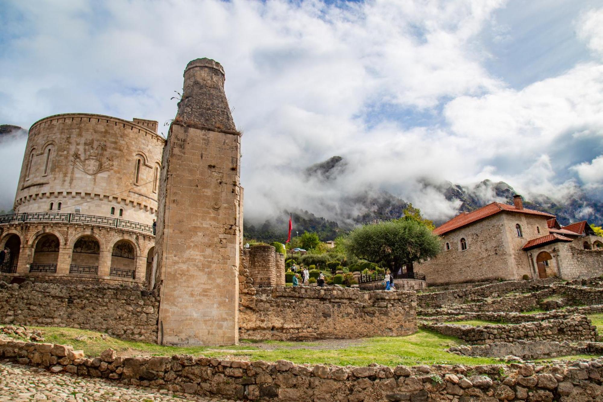 Kruja Albergo Diffuso , Inside Kruja Castle Экстерьер фото